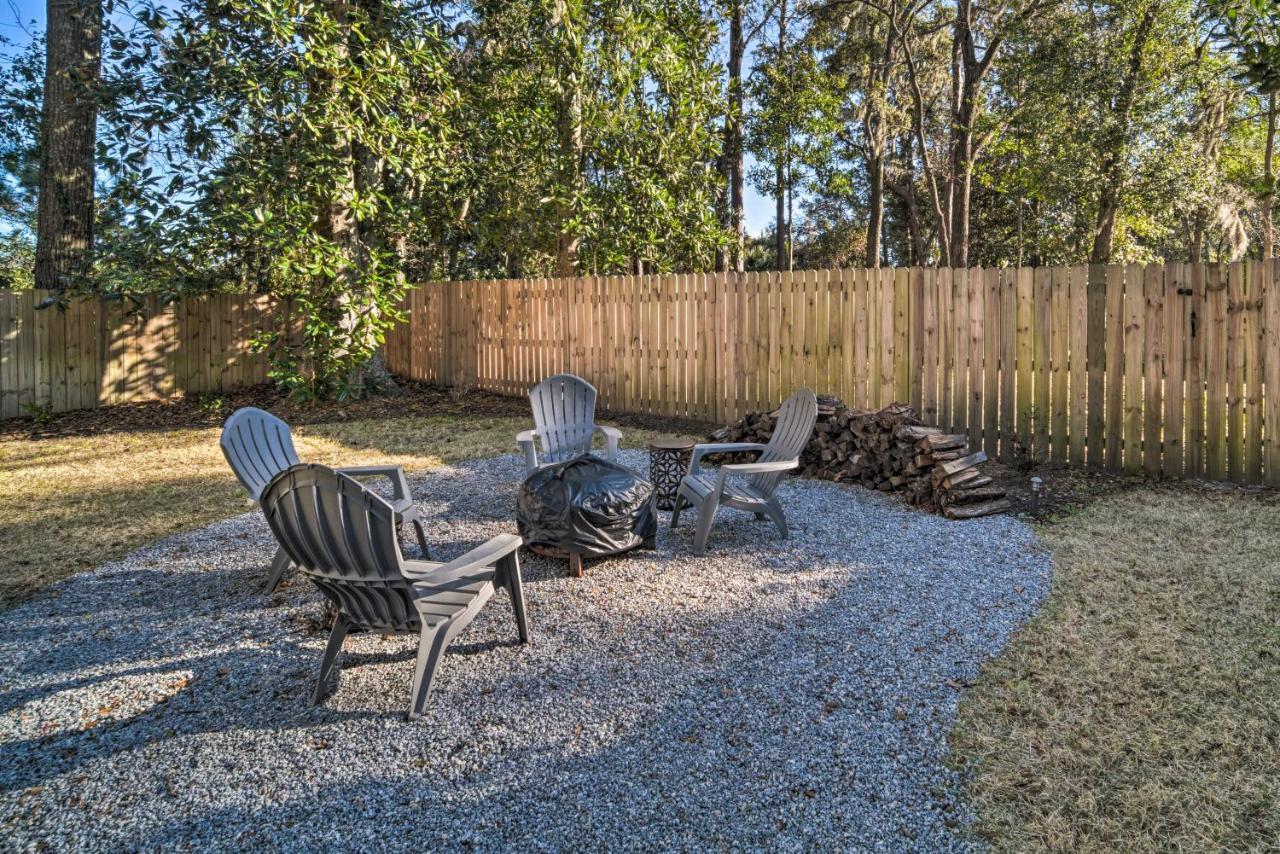 Charming With Fire Pit And Yard!