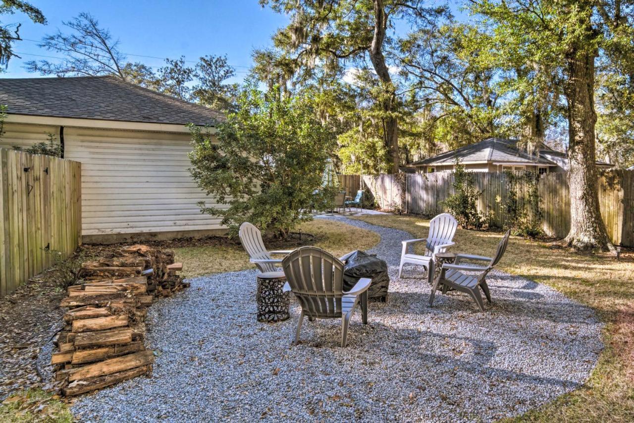Ferienhaus Charming With Fire Pit And Yard!